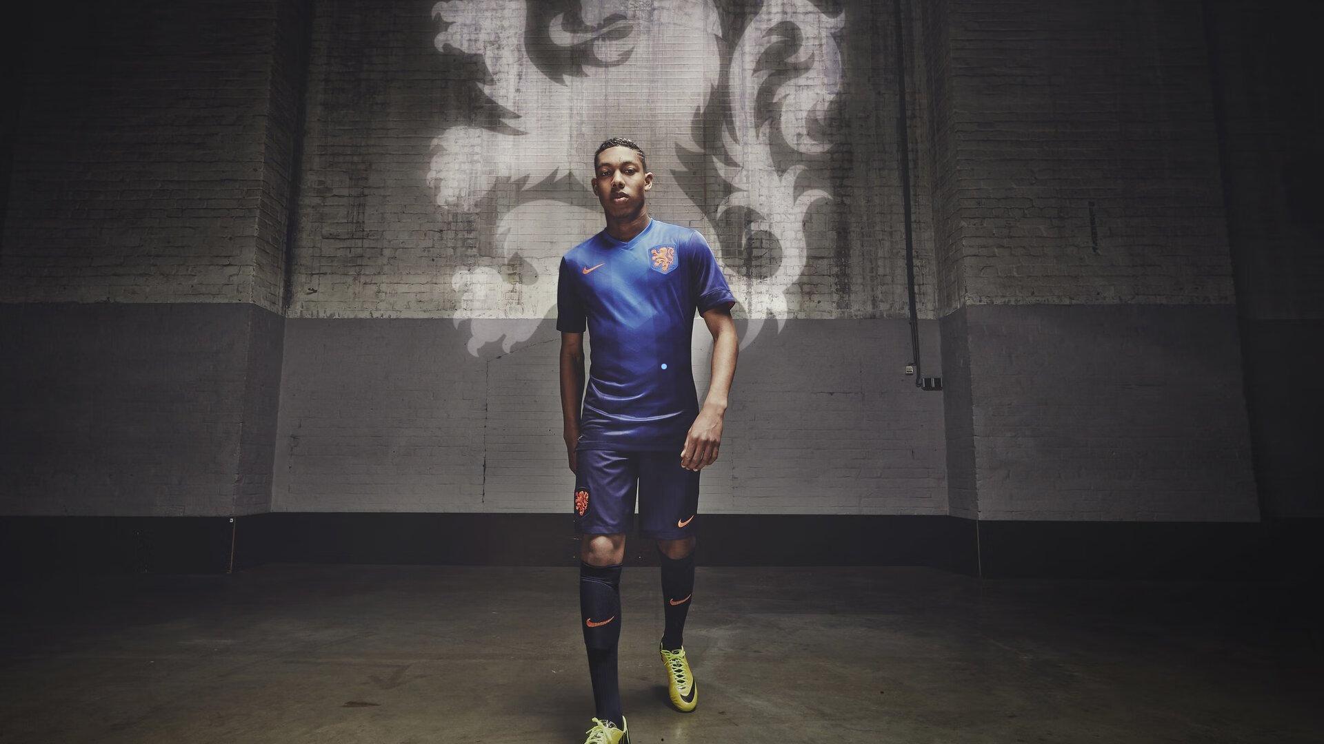 跟队都懵了！记者，查洛巴自己都没争辩，裁判不判点的决定很奇怪