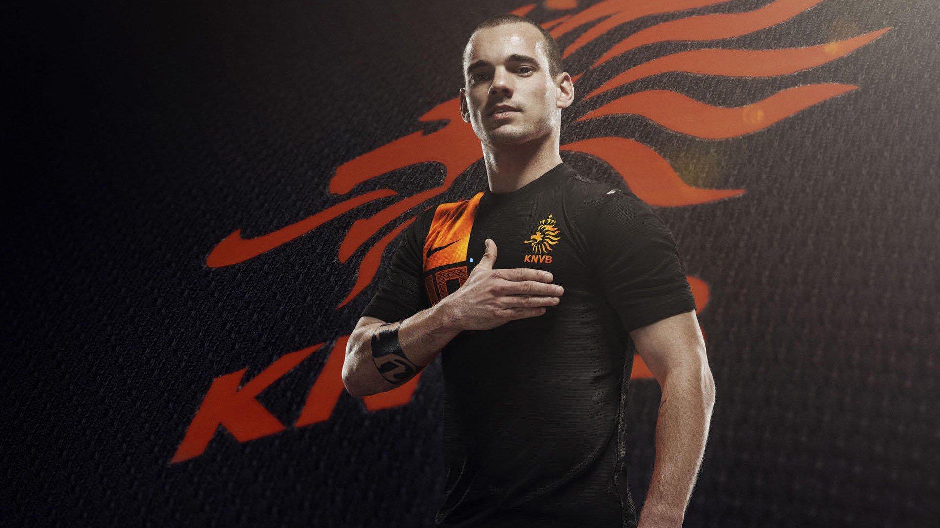 父爱无声胜有声！孙雄正凝望儿子告别战 热刺生涯终章泪光暗藏